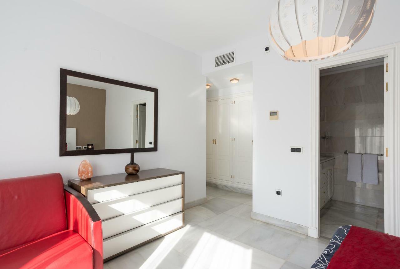 Luxury Duplex- 7 Minutes From The Beach Торремолинос Экстерьер фото