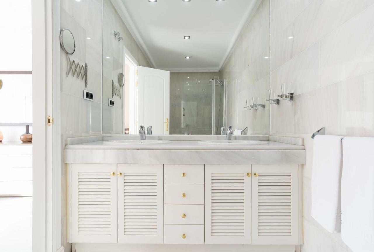Luxury Duplex- 7 Minutes From The Beach Торремолинос Экстерьер фото