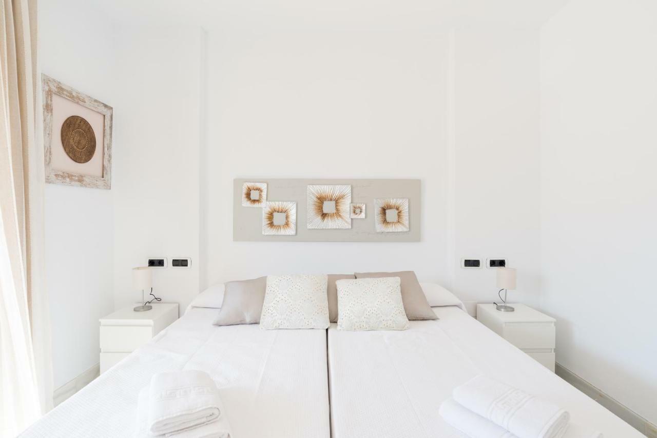 Luxury Duplex- 7 Minutes From The Beach Торремолинос Экстерьер фото